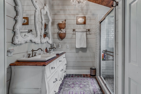 Country Estate with Acreage for Sale in Columbia, Tennessee - image 31