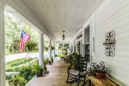 Country Estate with Acreage for Sale in Columbia, Tennessee - image 7