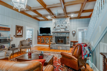 Country Estate with Acreage for Sale in Columbia, Tennessee - image 12