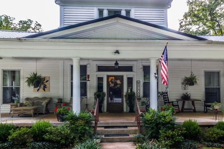 Country Estate with Acreage for Sale in Columbia, Tennessee - image 5