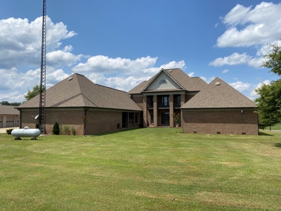 Private Luxury Farm For Sale in Tennessee with Lake - image 26