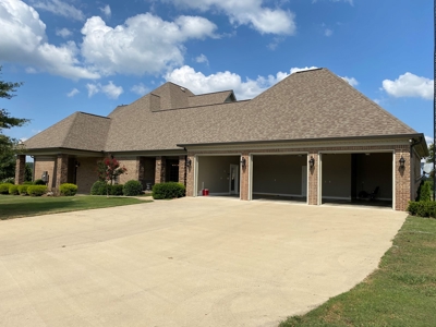 Private Luxury Farm For Sale in Tennessee with Lake - image 10