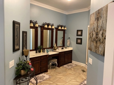 Private Luxury Farm For Sale in Tennessee with Lake - image 36