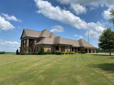 Private Luxury Farm For Sale in Tennessee with Lake - image 19