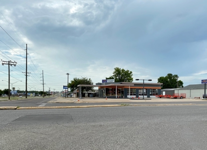 Southern Oklahoma High Traffic Count Commercial Corner - image 4