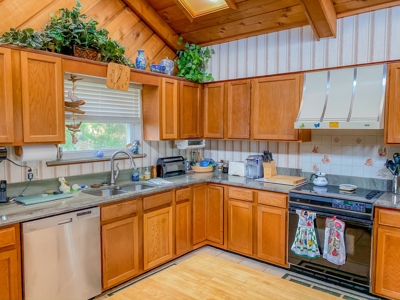 Waterfront Home - image 9