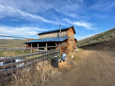 Montana Log Home! - image 38