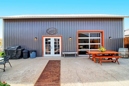 Outfitters Compound Equine Facility VRBO Bed & Breakfast - image 20
