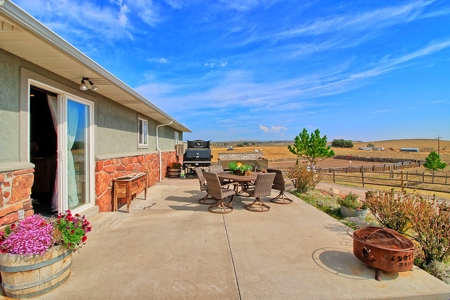 Outfitters Compound Equine Facility VRBO Bed & Breakfast - image 6