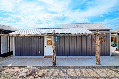 Outfitters Compound Equine Facility VRBO Bed & Breakfast - image 33
