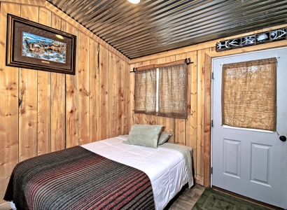 Outfitters Compound Equine Facility VRBO Bed & Breakfast - image 39
