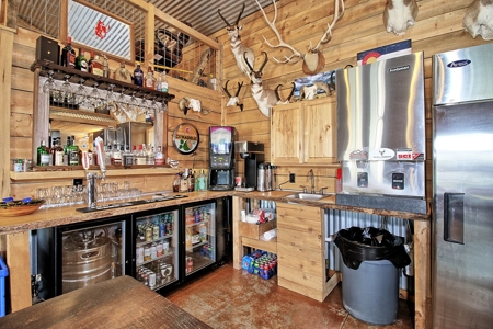 Outfitters Compound Equine Facility VRBO Bed & Breakfast - image 28