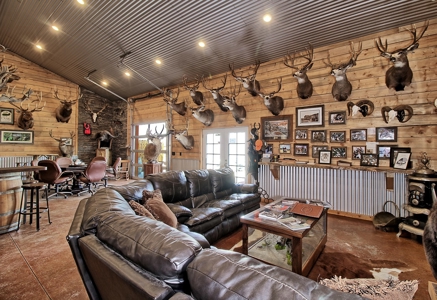 Outfitters Compound Equine Facility VRBO Bed & Breakfast - image 24