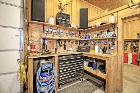 Outfitters Compound Equine Facility VRBO Bed & Breakfast - image 49