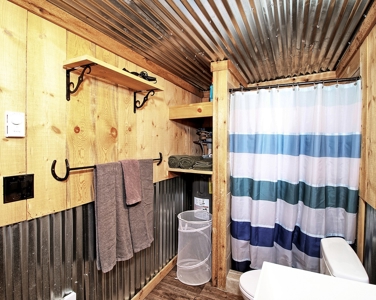 Outfitters Compound Equine Facility VRBO Bed & Breakfast - image 43