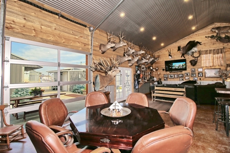 Outfitters Compound Equine Facility VRBO Bed & Breakfast - image 30