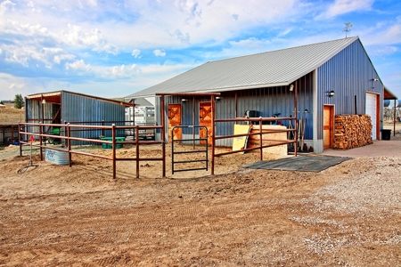 Outfitters Compound Equine Facility VRBO Bed & Breakfast - image 45