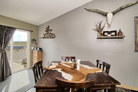 Outfitters Compound Equine Facility VRBO Bed & Breakfast - image 10