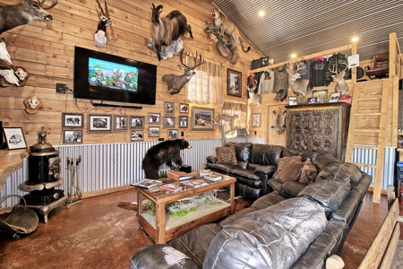 Outfitters Compound Equine Facility VRBO Bed & Breakfast - image 23