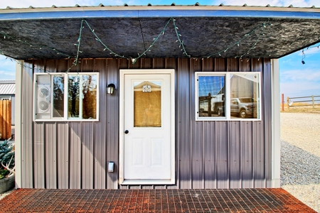 Outfitters Compound Equine Facility VRBO Bed & Breakfast - image 32