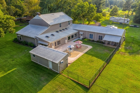 Country Home For Sale In Hallsville! - image 2
