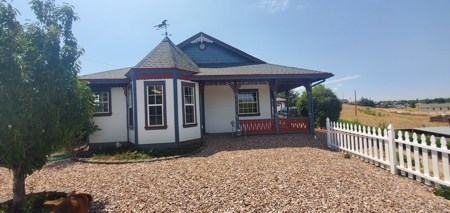 Victorian Style Country Home, Completely Updated. - image 1