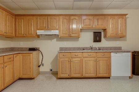 Commercial Property for Sale in Hohenwald, Tennessee - image 27