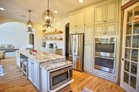 Stunning Country Home in West Plains, MO - image 17