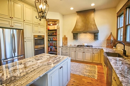 Stunning Country Home in West Plains, MO - image 18