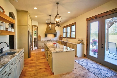 Stunning Country Home in West Plains, MO - image 16