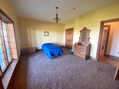 Beautiful Home in the Country with Lake and Wildlife - image 29