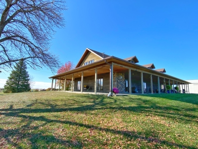 Beautiful Home in the Country with Lake and Wildlife - image 6