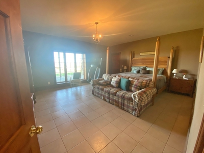 Beautiful Home in the Country with Lake and Wildlife - image 21