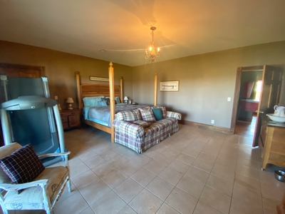 Beautiful Home in the Country with Lake and Wildlife - image 23