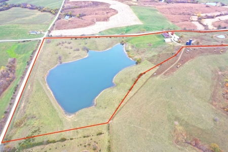Beautiful Home in the Country with Lake and Wildlife - image 3