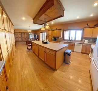 Beautiful Home in the Country with Lake and Wildlife - image 15