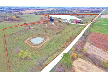 Beautiful Home in the Country with Lake and Wildlife - image 2