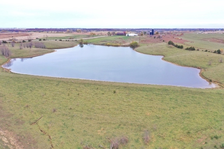 Beautiful Home in the Country with Lake and Wildlife - image 47