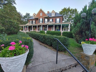 Potential Bed and Breakfast for Sale in Christiansburg VA! - image 2