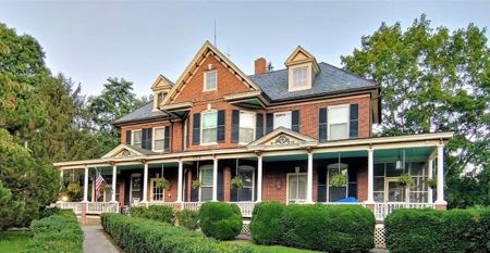 Potential Bed and Breakfast for Sale in Christiansburg VA! - image 1