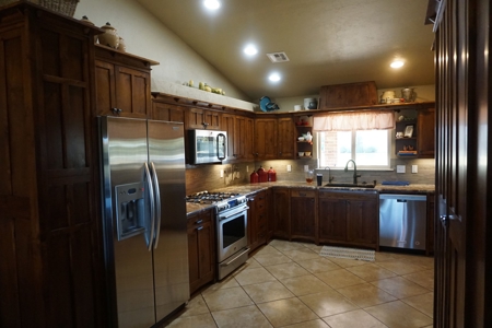 Exceptional Sustainable Family Farm, Central Oklahoma - image 5