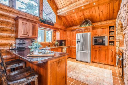 Montana Luxury Log Homes For Sale - image 27