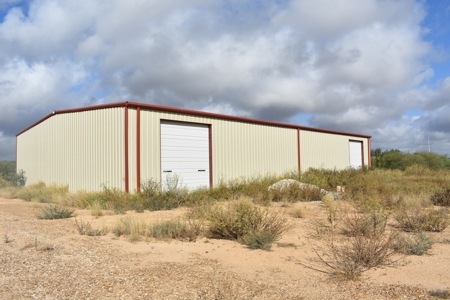 Warehouse, office, & 2.5 AC For Sale in Heart of Eagle Ford! - image 5