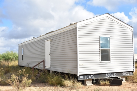 Warehouse, office, & 2.5 AC For Sale in Heart of Eagle Ford! - image 2