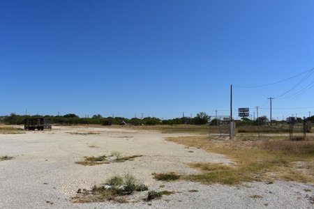Carrizo Springs Industrial Yard For Sale- On Highway 83! - image 10