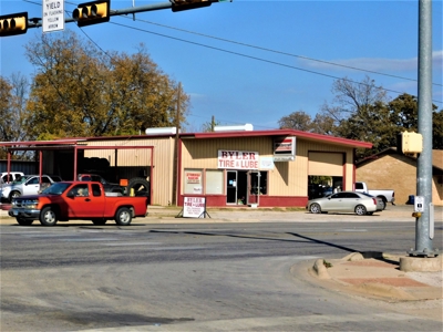 Commercial Building for sale on a Major Highway - image 4