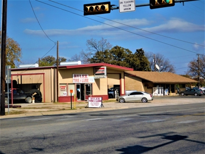 Commercial Building for sale on a Major Highway - image 3