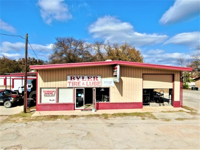 Commercial Building for sale on a Major Highway - image 2