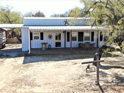 Almost new Cabin at Beautiful Lake Brownwood - image 1