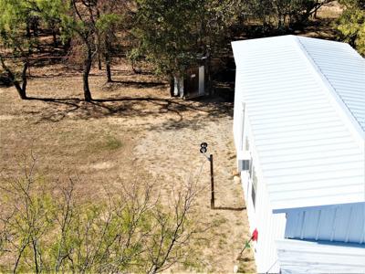 Almost new Cabin at Beautiful Lake Brownwood - image 29